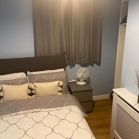 Lovely 2-Bedroom Holiday Home With Free Wifi London Exterior foto