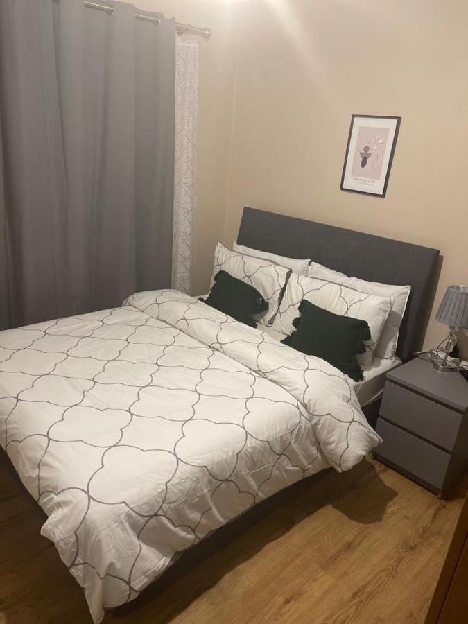 Lovely 2-Bedroom Holiday Home With Free Wifi London Exterior foto